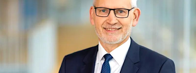 Michael Lewis konstaterade att marknadsläget har försämrats det senaste året, delvis på grund av sjunkande energipriser. Uniper har som mål att nå investeringar på cirka åtta miljarder euro, men Lewis förutser att det kommer att ta längre tid än förväntat. Foto: Uniper