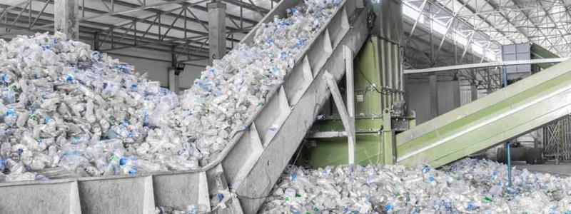 Syklo har inlett ett samarbete med det skotska bolaget Impact Recycling, som bidrar med två patenterade teknologier. En av dessa gör det möjligt att separera svarta plaster – något som länge varit ett problem i återvinningsindustrin. Tekniken klarar att särskilja material med mycket små densitetsskillnader. Foto: Syklo