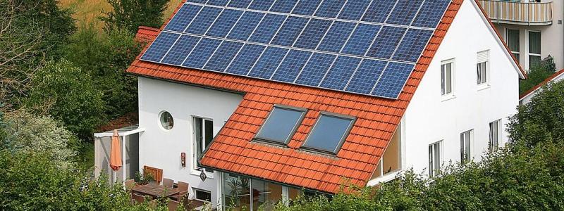Trots den positiva utvecklingen inom förnybar energi stiger elpriserna på europeiska marknader. På terminsbörsen EEX har priset för en megawattimme (MWh) för leverans 2025 flera gånger överstigit 100 euro. Foto: Wikipedia Common, Kredit: Enerix-knuth