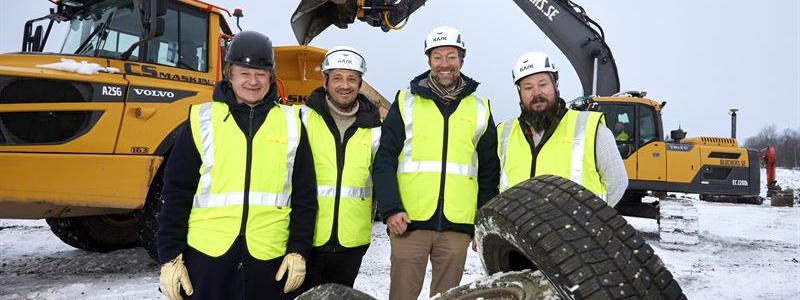 Alf Blomqvist, ordförande Enviro, Peter Karlsson, vd Fratera, Fredrik Emilson, vd Enviro, Martin Pettersson, kommunalråd Uddevalla. Foto: Enviro