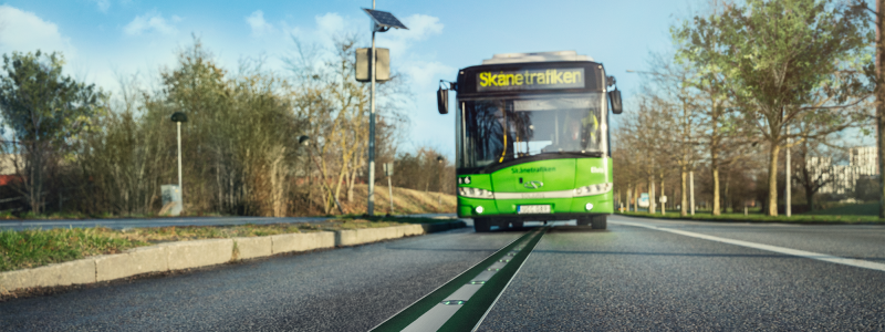 Evolution Road är ett privat-offentligt samarbete mellan nio aktörer från näringsliv, universitet och offentlig sektor, lett av Innovation Skåne. Projektet är en förkommersiell upphandling beställd av Trafikverket. Syftet är att skapa mer kunskap om elvägar och att undersöka potentialen för elväg som del av ett framtida fossilfritt transportsystem.
Projektet har pågått under fem år, 2019-2024. Foto: Innovation Skåne