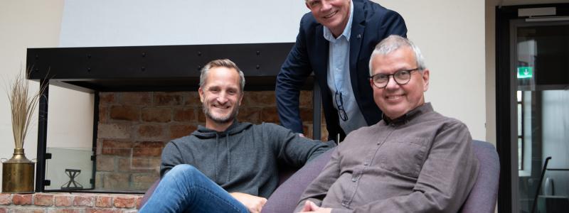 Från vänster: Daniel Pluntky, VD på Collecct, Pelle Berglund, affärsrådgivare på BizMaker, Hans Johansson, senior forskningsspecialist på SCA. Foto: BizMaker