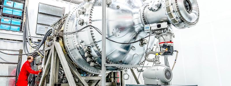 General Fusions gigantiska plasmainjektor skjuter överhettad gas in i en kompressionskammare för antändning. Det kanadensiska företaget har utvecklat en ännu nyare version av injektorn, som är tio gånger kraftfullare. Foto: General Fusion