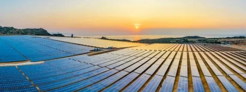 Kurnool Ultra Mega Solar Park är ett storskaligt solkraftsprojekt beläget i Kurnool-distriktet i den indiska delstaten Andhra Pradesh. Foto: Exaputra