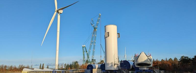 Tornbygge av vindkraftverk MHI Vestas 174-9.5 i danska Osterild. Foto: Wikipedia Common Lic, kredit: Tosi0812