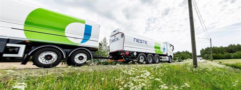Tester av det producerade paraffinbaserade elektriska bränslet visade lägre utsläpp jämfört med fossila bränslen. Foto: NESTE