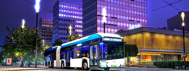 Solaris Urbino 18 hydrogen tävlade om titeln Årets buss 2025 under Bus Euro Test i maj i år. Tävlingen, som i år hölls i Kladno, Tjeckien, är en prestigefylld branschtävling som arrangeras vartannat år sedan 1989. Fem tillverkare deltog: Daimler, Ebusco, MAN, Solaris och VDL. Foto: Solaris