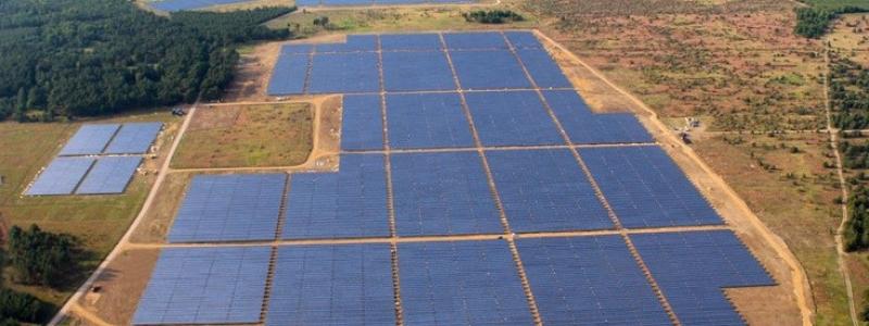 40.5 MW stark solenergipark i tyska Jännersdorf i regionen Prignitz. Foto: Wikipedia Common Lic. Kredit: Parabel GmbH