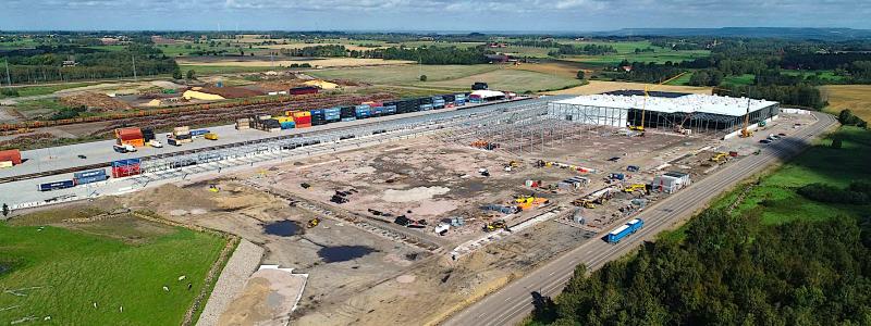 Bygget av JULA Logistics nya logistikterminal, dit Solör Bioenergi levererar fjärrvärme, är i full gång. Foto: Jula Logistics