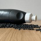 En enda pellet av återvunnen plast kan innehålla över 80 olika kemikalier. Foto: Olof Lönnehed