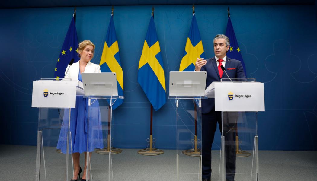 Ali Lorestani/TT: Klimat- och miljöminister Annika Strandhäll och energi- och digitaliseringsminister Khashayar Farmanbar.