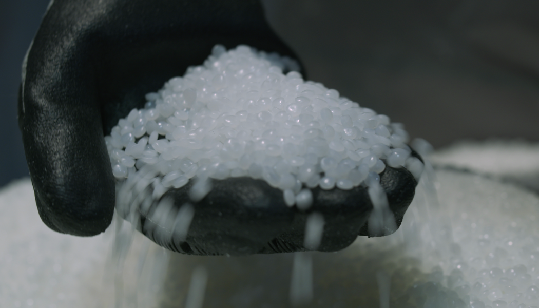 Plastpellets som kan anvndas för att producera nya plastprodukter.Foto: Johan Bodell/Chalmers