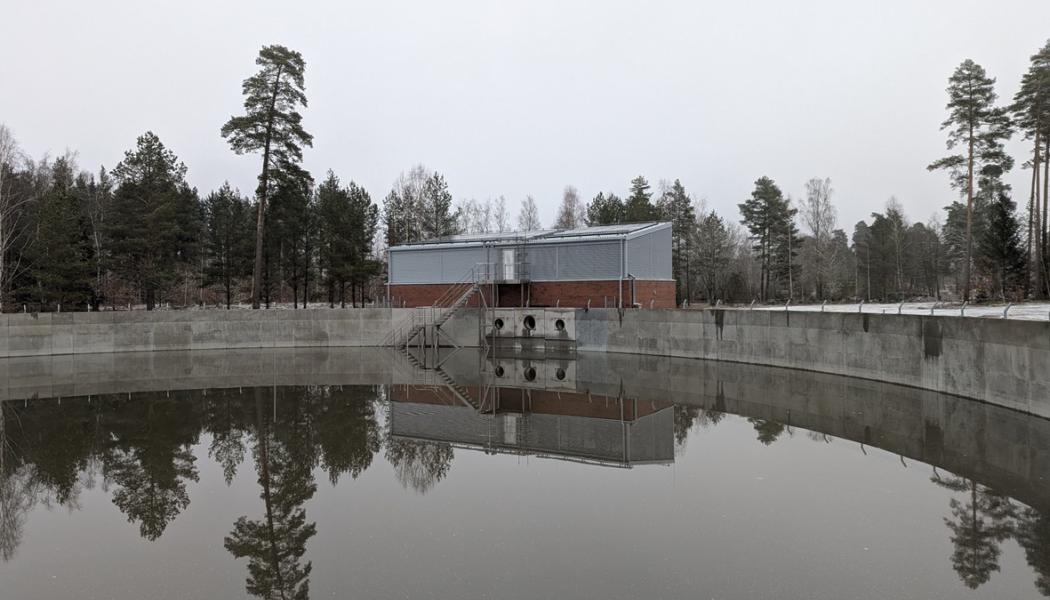 Betongmagasinet och Teknikbyggnaden sedda från sydväst. Foto: Växjö kommun