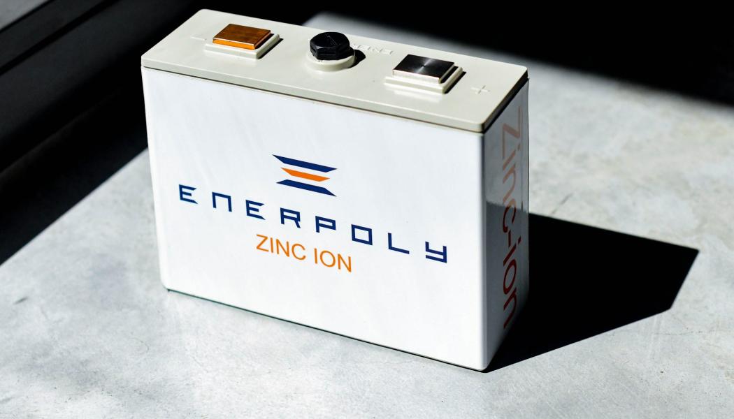 Enerpoly utvecklar och tillverkar zink-jonbatterier för att erbjuda banbrytande prisvärdhet i stationär lagring. Den patenterade teknologin förnyar laddningsbarheten hos det engångsbrukade zink-mangan-alkaliska batteriet – en kemi som har dominerat primärbatteriindustrin som en enkel, välfungerande och ekonomisk lösning i mer än ett halvt sekel. Foto: Enerpoly