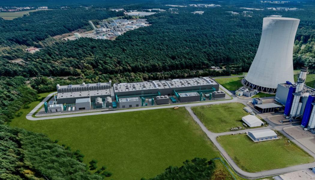 Bilden visar en illustration av RWE:s framtida elektrolysatör i Lingen. Anläggningen utgör en central del av GET H2 Nukleus, ett gemensamt projekt där RWE samarbetar med flera partners för att integrera grön vätgas i industrins energisystem. Inledningsvis riktas produktionen till kunder i delstaterna Niedersachsen och Nordrhein-Westfalen, men till 2027 planeras även leveranser till Nederländerna. Bild: RWE