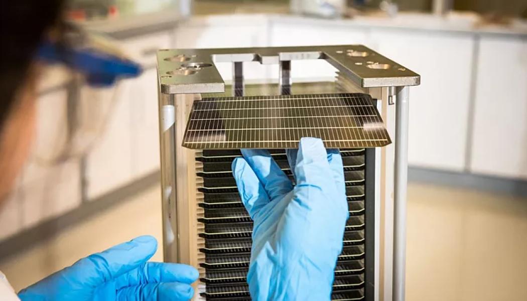 Perovskit-på-kisel-solceller i laboratoriet i Oxfordshire. Foto: Oxford PV