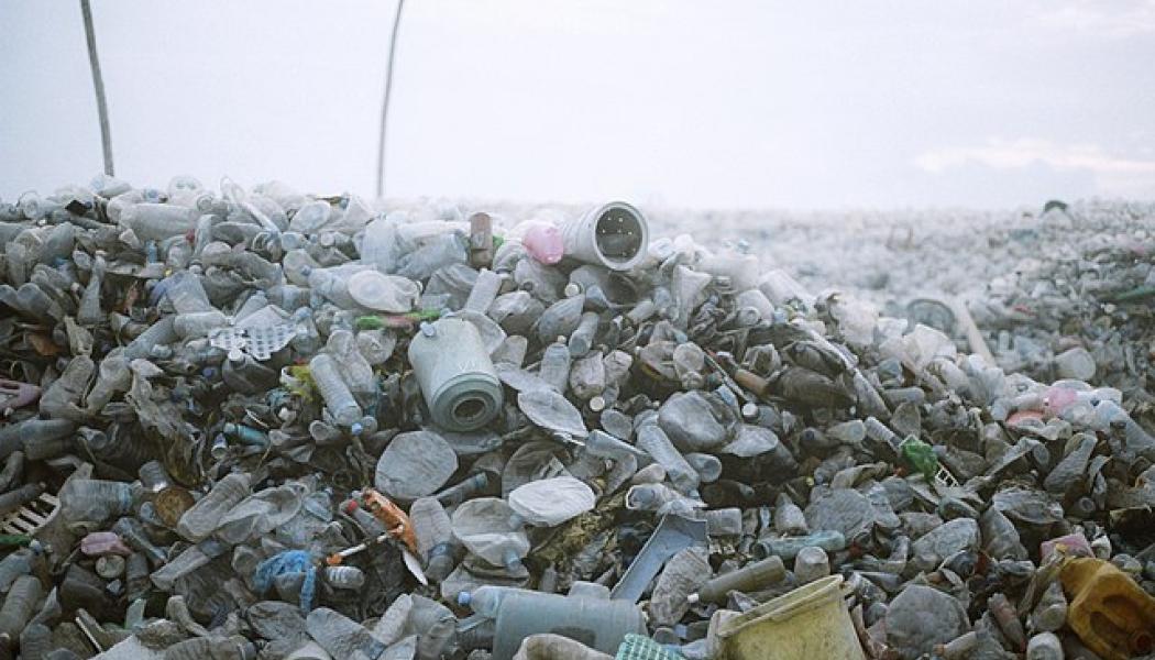 Plaståtervinningen förhindrar tiotusentals ton CO2-utsläpp. Foto: Wikimedia Commons