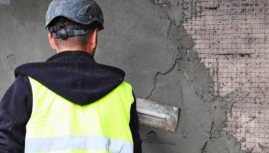 Putsbruket innehåller biokol som utgör en effektiv kolsänka. Foto: Finja Betong 