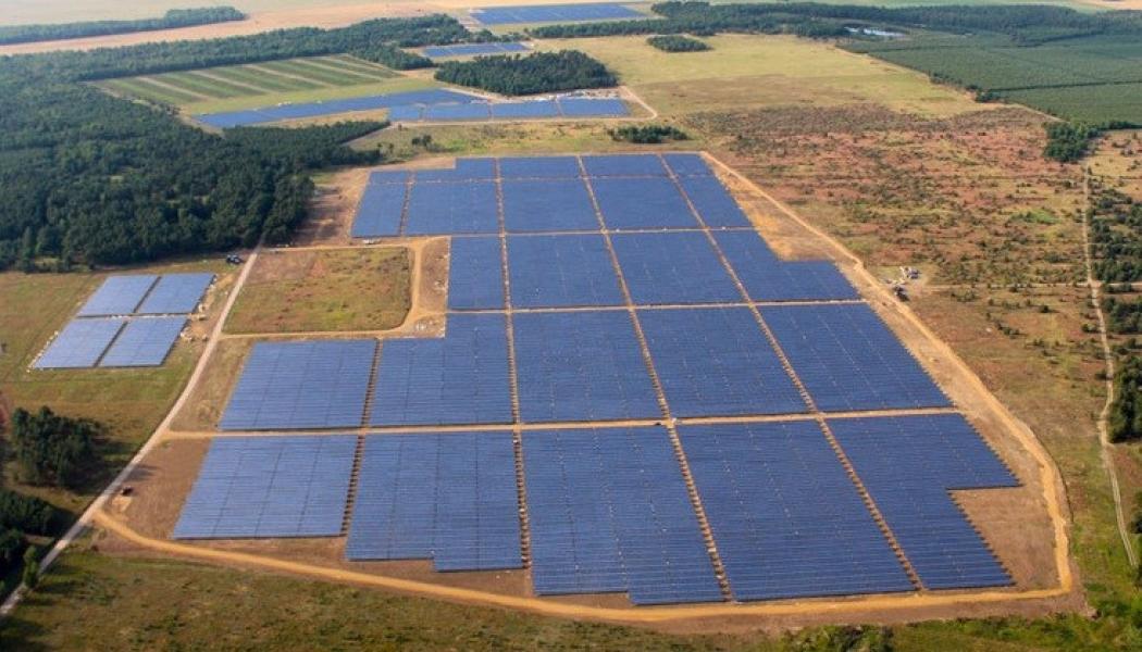 40.5 MW stark solenergipark i tyska Jännersdorf i regionen Prignitz. Foto: Wikipedia Common Lic. Kredit: Parabel GmbH 