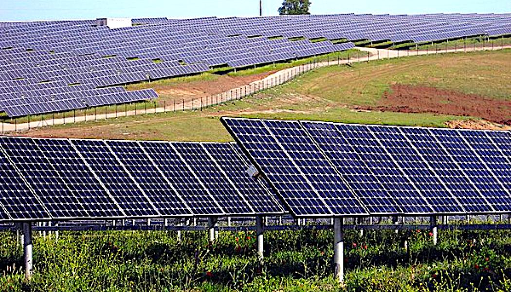 Solenergipark i Serpa, Portugal. Foto: Wikipedia Common, kredit: Ceinturion