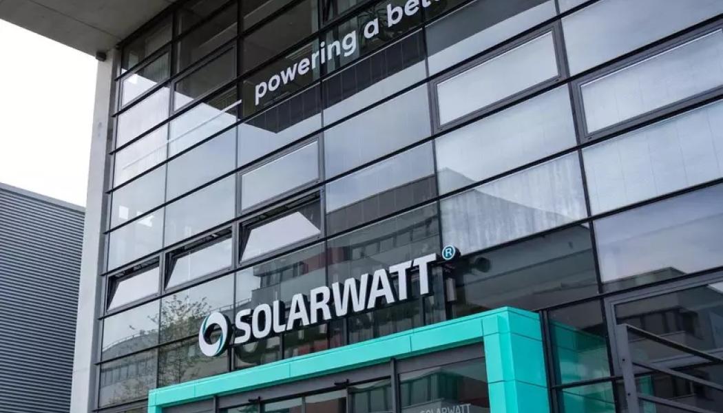 Beslutet om personalminskning och att endast tillfälligt stänga produktionen är mer en emotionell än praktisk åtgärd. Foto: Solarwatt