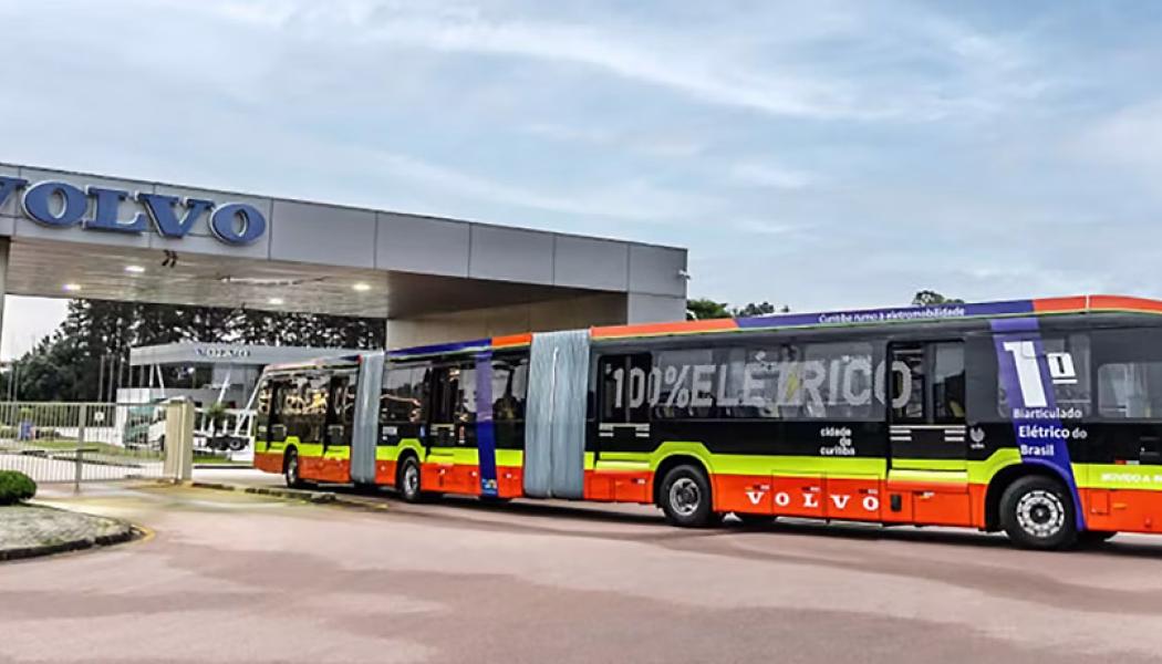Volvo Bussar introducerar nu företagets nya elbussplattform som dubbelledbuss för BRT-trafik. Foto: Volvo Bussar.