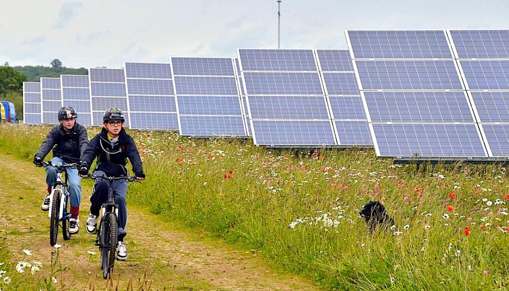 Westmill Solar Park är världens största kommunägda solkraftpark.  Wikipedia Common Lic. Kredit Ben Cavanna