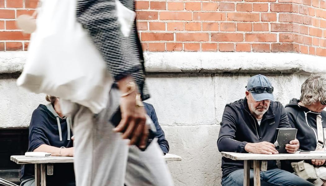 Rapportens fokus är främst på hur AI kan användas för att öppna upp för nya tankesätt och vanor men även på tekniska lösningar, där dagligvaruhandeln utgör exempel. Foto: Patrick Federi/Unsplash