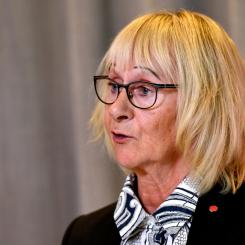 Erik Simander / TT: Civilminister Lena Micko (S) presenterade tillsammans med biträdande finansminister Åsa Lindhagen (MP) förslaget om skärpta hållbarhetskrav vid offentlig upphandling. Arkivbild.