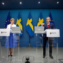 Ali Lorestani/TT: Klimat- och miljöminister Annika Strandhäll och energi- och digitaliseringsminister Khashayar Farmanbar.