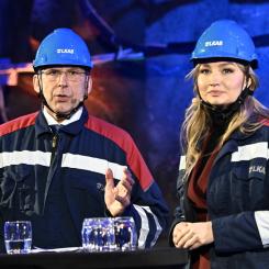 Jonas Ekströmer/TT: LKABs vd och koncernchef Jan Moström och energi- och näringsminister Ebba Busch (KD) under pressträff vid LKAB i Kiruna. LKAB har gjort det största fyndet i Europa av sällsynta jordartsmetaller. En miljon ton kan komma att brytas invid LKAB:s gruva i Kiruna.