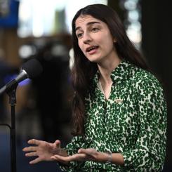 Henrik Montgomery/TT: Miljöminister Romina Pourmokhtari (L) vid ankomsten till EU:s miljöministermöte.