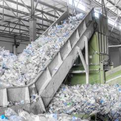 Syklo har inlett ett samarbete med det skotska bolaget Impact Recycling, som bidrar med två patenterade teknologier. En av dessa gör det möjligt att separera svarta plaster – något som länge varit ett problem i återvinningsindustrin. Tekniken klarar att särskilja material med mycket små densitetsskillnader. Foto: Syklo