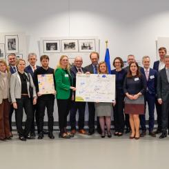 Representanter från Perstorp, Uniper och CINEA (European Climate, Infrastructure and Environment Executive Agency) träffades den 19 januari för att officiellt underteckna avtalet som ger projektet stöd från EUs innovationsfond. Foto: CINEA
