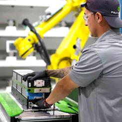 Köpet av Proterras batteriverksamhet, till ett pris på 210 miljoner USD justerat för lagerstatus vid affärens avslut, inkluderar ett utvecklingscenter för batterimoduler och batteripaket i Kalifornien samt en monteringsfabrik i Greer, South Carolina. Foto: Proterra