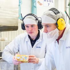 Lösningen, som består av både hårdvara och mjukvara, ger tillverkande företag tillgång till data som visar OEE (Overall Equipment Effectiveness) och kan mäta individuella maskiners löpande energikonsumtion. Foto: Good Solutions