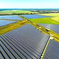 Solar Park Weesow-Willmersdorf (i norr om Berlin, Tyskland. Pressfoto: Energikoncern EnBW / Fotograf: Paul Langrock)