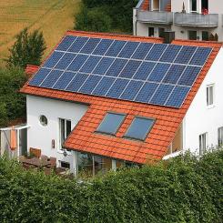 Trots den positiva utvecklingen inom förnybar energi stiger elpriserna på europeiska marknader. På terminsbörsen EEX har priset för en megawattimme (MWh) för leverans 2025 flera gånger överstigit 100 euro. Foto: Wikipedia Common, Kredit: Enerix-knuth