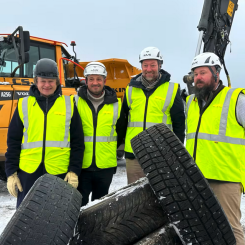 Alf Blomqvist, styrelseordförande Enviro, Peter Karlsson, VD Fratera, Fredrik Emilson, vd, Enviro och Martin Pettersson, kommunstyrelsens ordförande, Uddevalla kommun. Foto: Uddevalla kommun