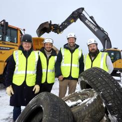Alf Blomqvist, ordförande Enviro, Peter Karlsson, vd Fratera, Fredrik Emilson, vd Enviro, Martin Pettersson, kommunalråd Uddevalla. Foto: Enviro