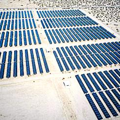 Totalt beräknas alla förnybara energikällor i USA tillsammans addera 116 655 megawatt ny kapacitet, där solkraften står för mer än 78 procent och vindkraft för 20 procent. Däremot finns inga planer på ny kärnkraft under de kommande tre åren, medan kol, olja och naturgas väntas minska med 23 925 megawatt, 2 293 megawatt respektive 833 megawatt. Foto: SUN DAY