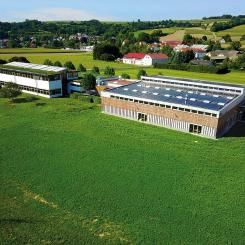 Guglers fabrik med solpanelet på taket i tyska Melk. Foto: Gugler