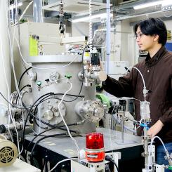 Hyogo-universitetet har länge varit en ledande institution inom vätgasforskning och har gjort flera betydande upptäckter inom området. Den senaste framgången bygger vidare på deras tidigare arbete med att utveckla säkrare och mer effektiva metoder för att hantera och transportera vätgas. Foto: University of Hyogo