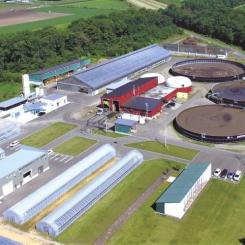 Vid Shikaoi Hydrogen Farm produceras vätgas från kogödsel. Varje år genereras omkring 20 miljoner ton gödsel på Hokkaidō. Foto: Staden Shikaoi