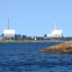 Oskarshamns kärnkraftverk vid Östersjökusten. I bilden syns reaktorerna O1, O2 and O3. Wikipedia Common, kredit: Anchor2009