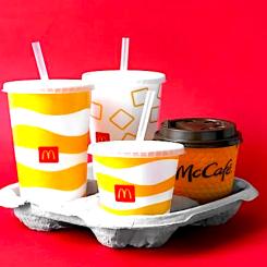 McDonald’s Finland har stegvis ersatt plast i sin förpackningar under de senaste åren. Redan 2018 bytte kedjan ut plastlocken på McFlurry-förpackningar mot kartongbaserade alternativ. Två år senare, 2020, infördes kartongbägare för milkshakes och salladsförpackningar. I mars 2021 ersattes plaststrån med papperssugrör. Foto: Creative Commons Lic, Kredit: DS 30
