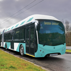 De nya fordonen kommer att utrustas med batteridrift som möjliggör körning upp till 25 kilometer utan ström från ledningar. Bild: Skoda
