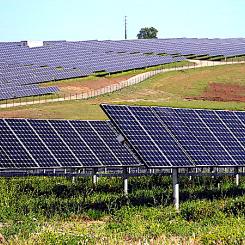 Solenergipark i Serpa, Portugal. Foto: Wikipedia Common, kredit: Ceinturion