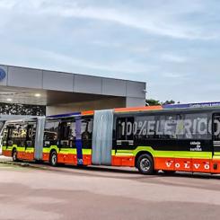 Volvo Bussar introducerar nu företagets nya elbussplattform som dubbelledbuss för BRT-trafik. Foto: Volvo Bussar.